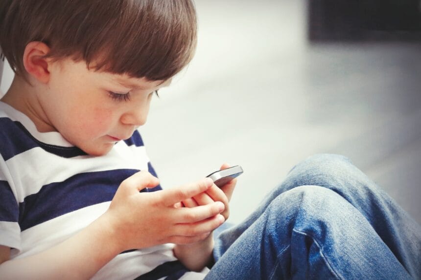 Celular e sono infantil