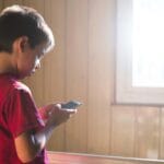 Excesso de celular na infância