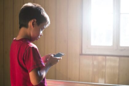Excesso de celular na infância