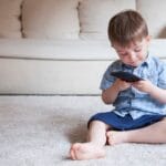 Vício em celular na infância